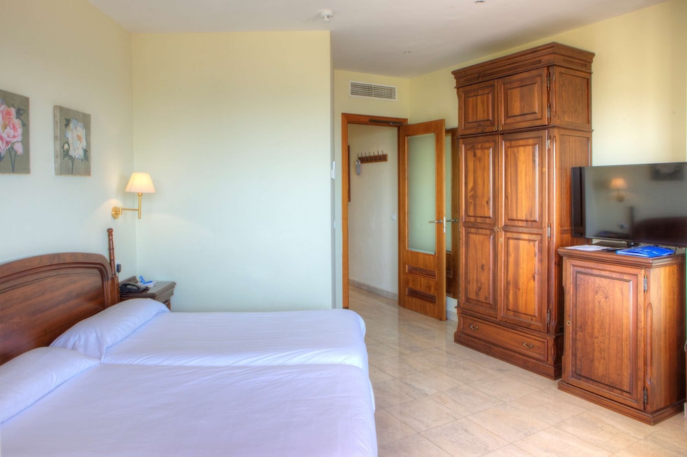 Standard Single Room, Partial Sea View