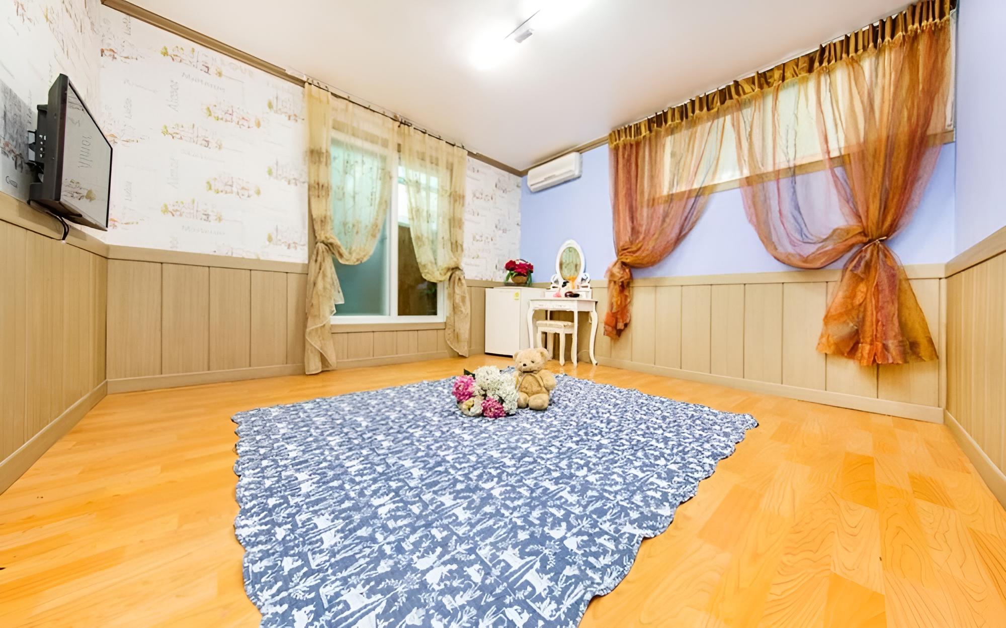 Room (Small Ondol (B1 floor)) photo 1