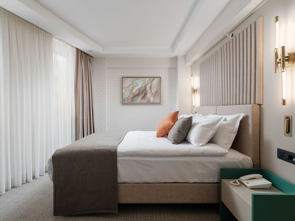 Deluxe Room - Photo 1