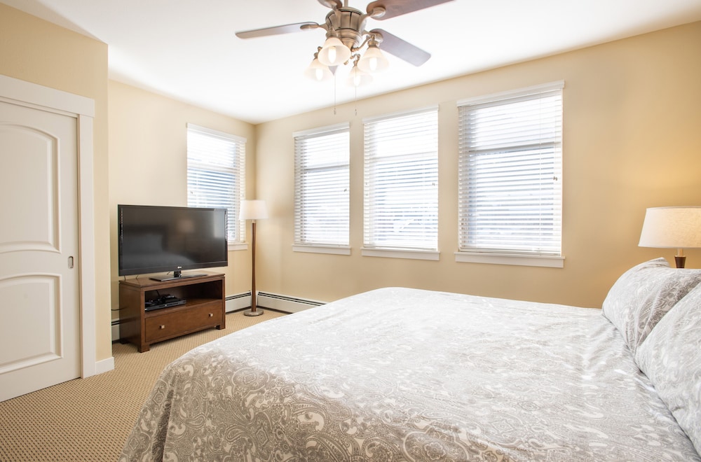 Condo, 2 Bedrooms