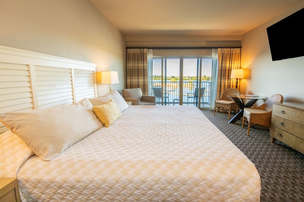 Grand Cru Riverfront King Suite