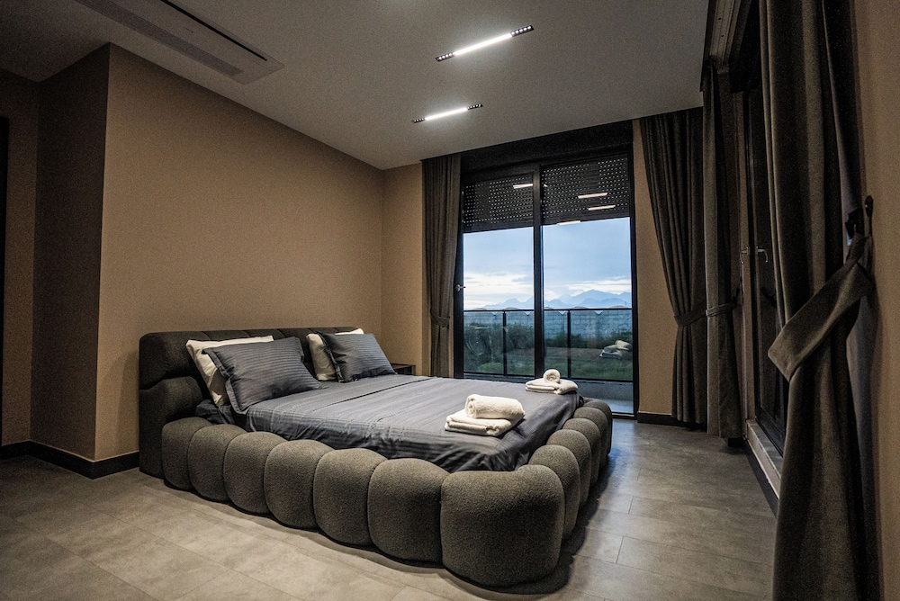 Villa, Balcony, Garden View