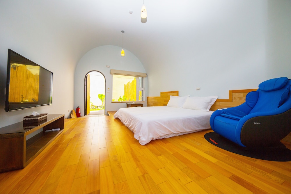 Signature Double Room, 1 Queen Bed, Courtyard View photo 1