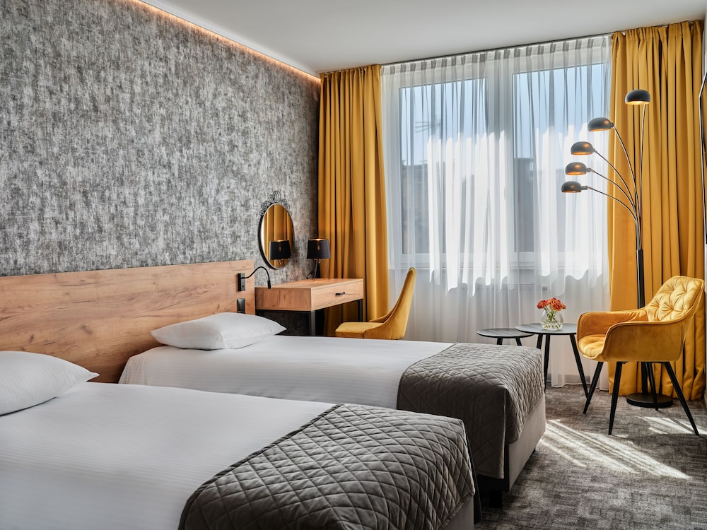 Standard Twin Room - Photo 1