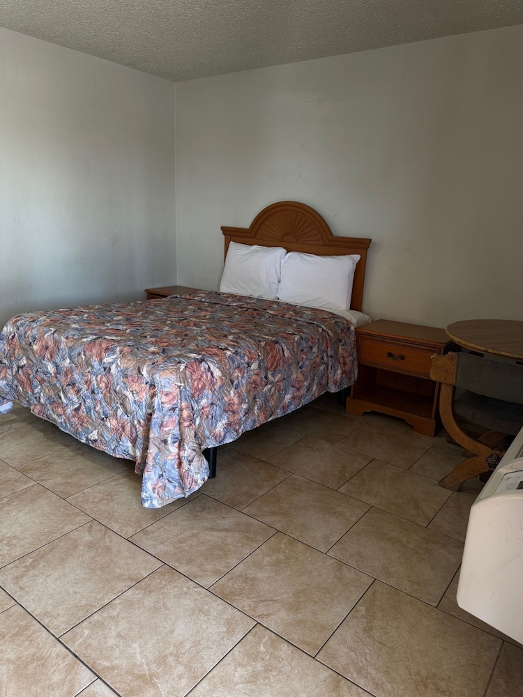 Weekly One Queen Bed, With Kitchen , Smoking Room photo 3