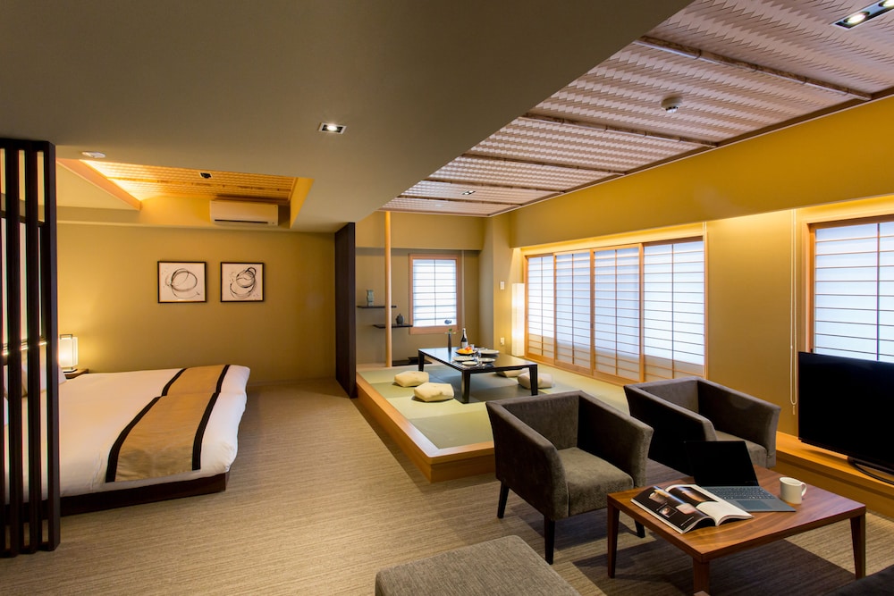 Hauza Premium Suite Room - Photo 9