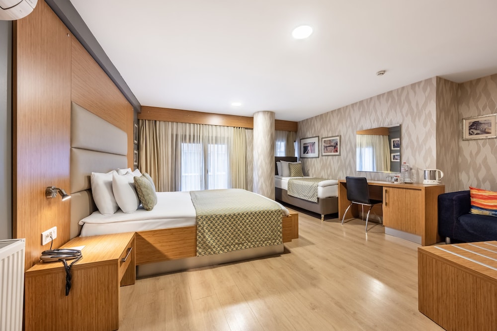 Superior Triple Room photo 2