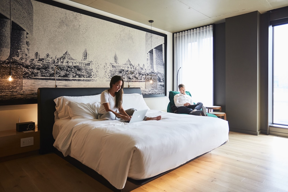Signature Room, 1 King Bed, City View