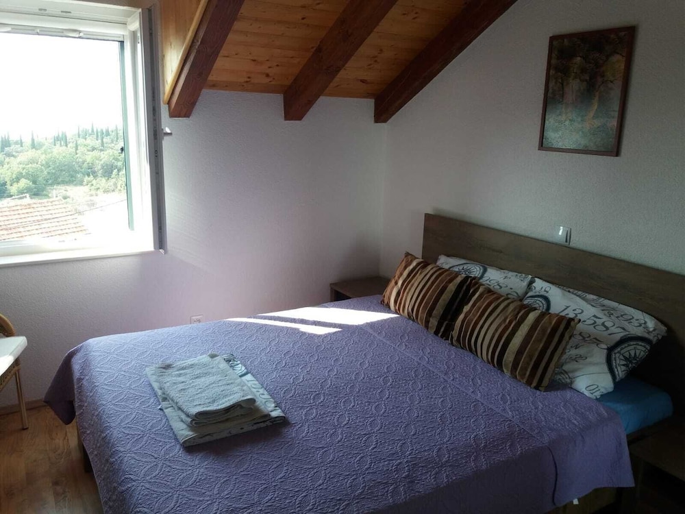 Double Room (R2) - Photo 1