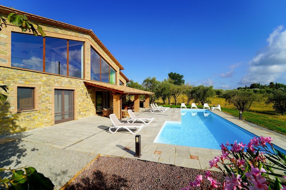Villa photo 3