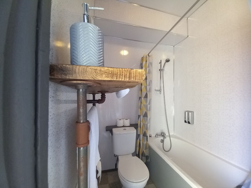 Double Room, Ensuite - Photo 4
