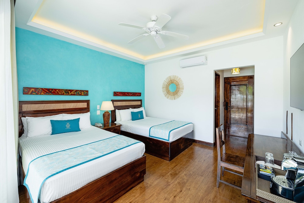 Tropicana Pool View Full Beds - Photo 5