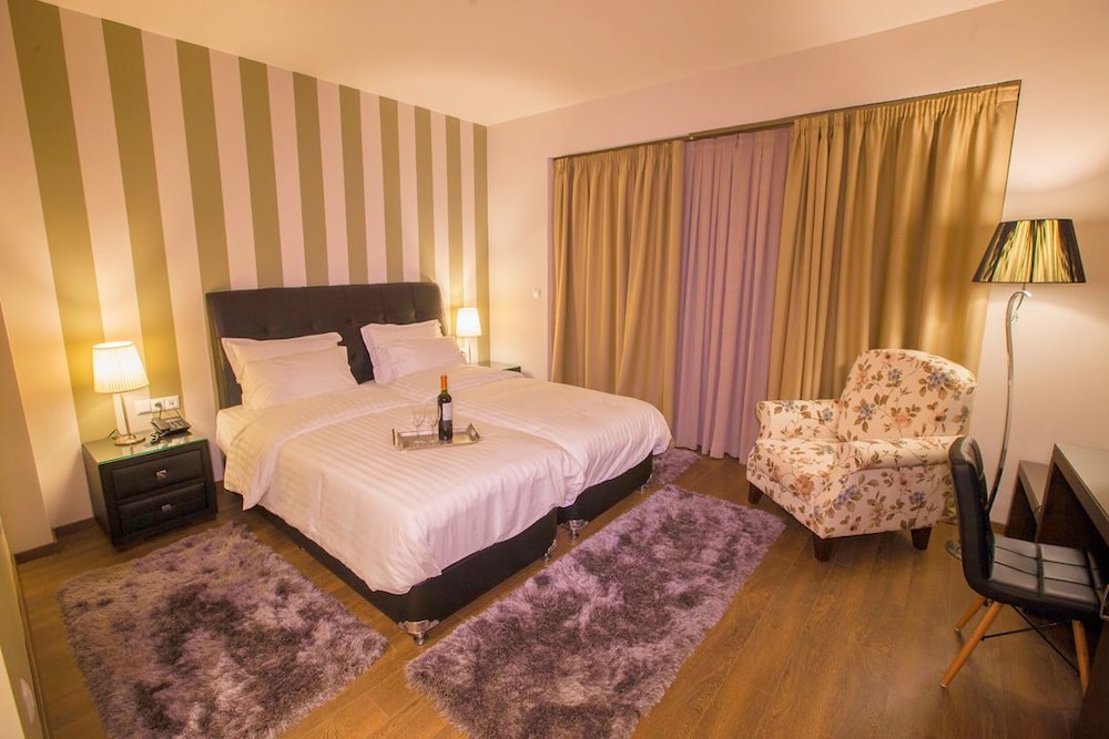 Superior Room, 1 King Bed with Sofa bed photo 3