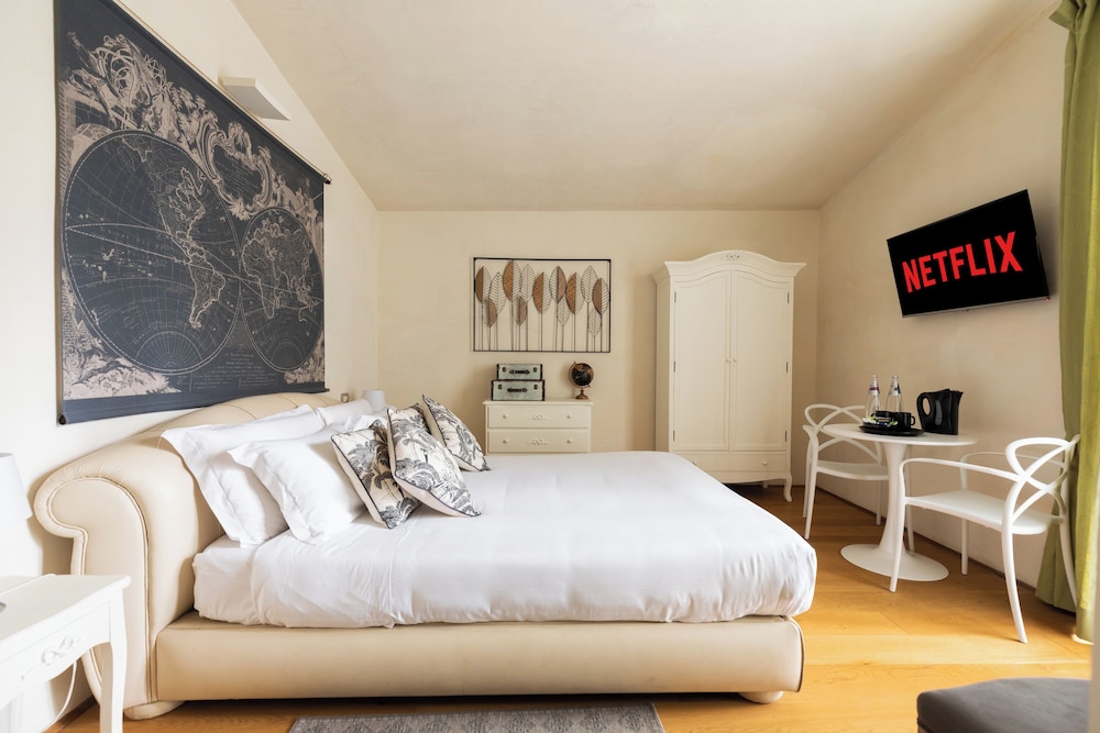 Junior Studio Suite