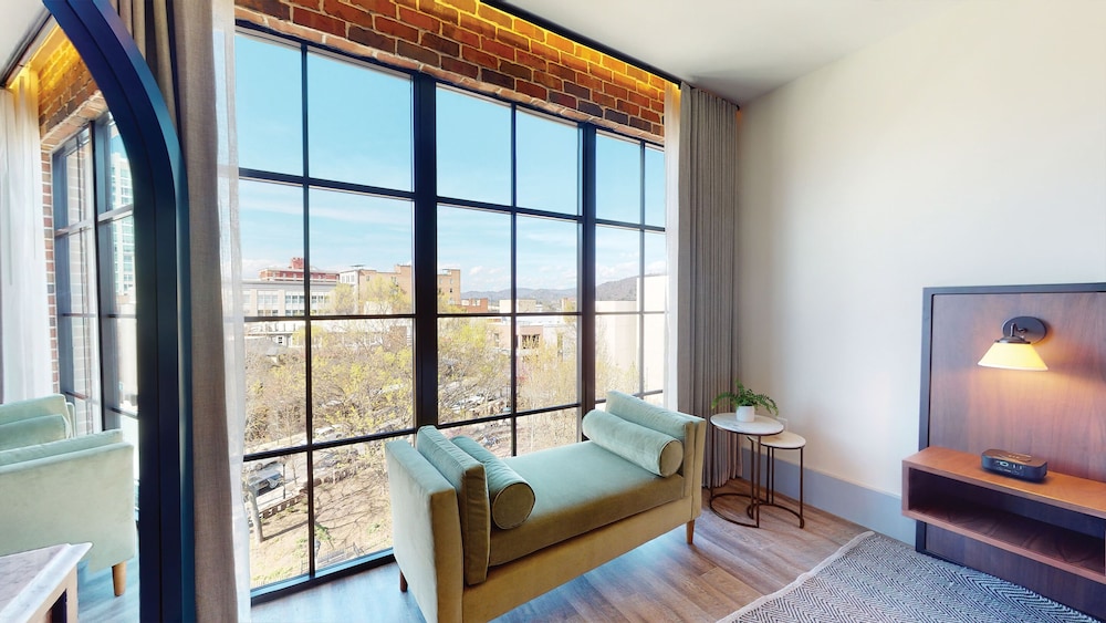 Studio King Suite