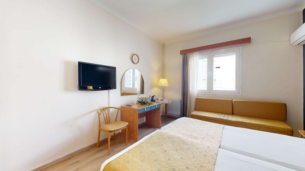 Basic Quadruple Room, 2 Bedrooms, Garden Area - Photo 4