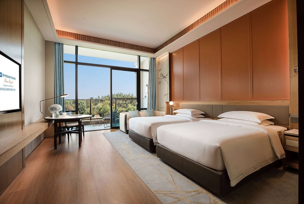 Deluxe Room, 2 Twin Beds, Non Smoking, Lake View photo 1