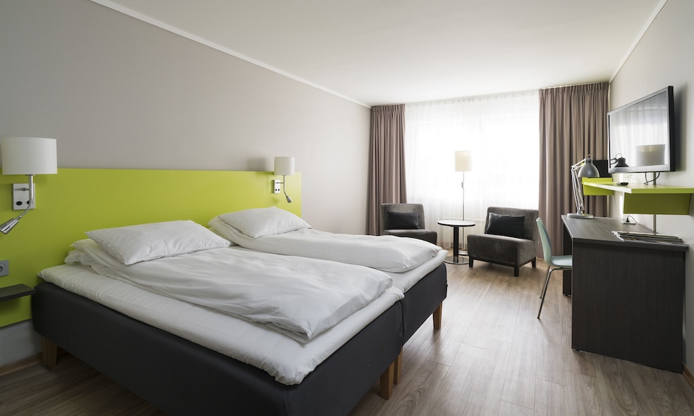 Room, Accessible photo 1