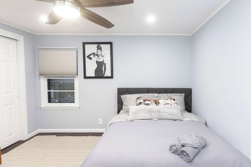 House, Multiple Beds, Patio, Garden View (It’s Showtime)
