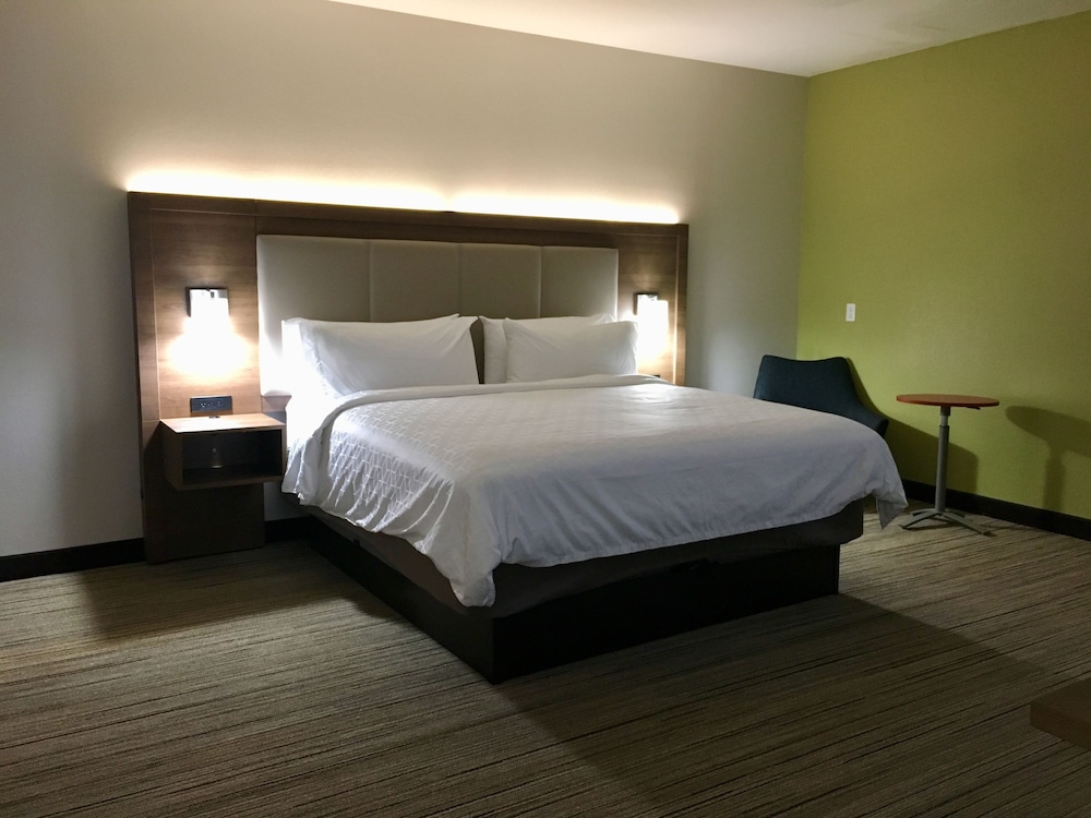 Suite, 1 King Bed, Accessible (Communications) photo 2