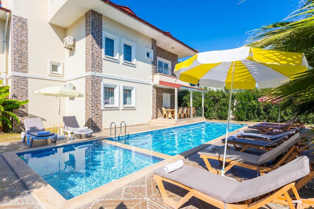 Villa photo 2