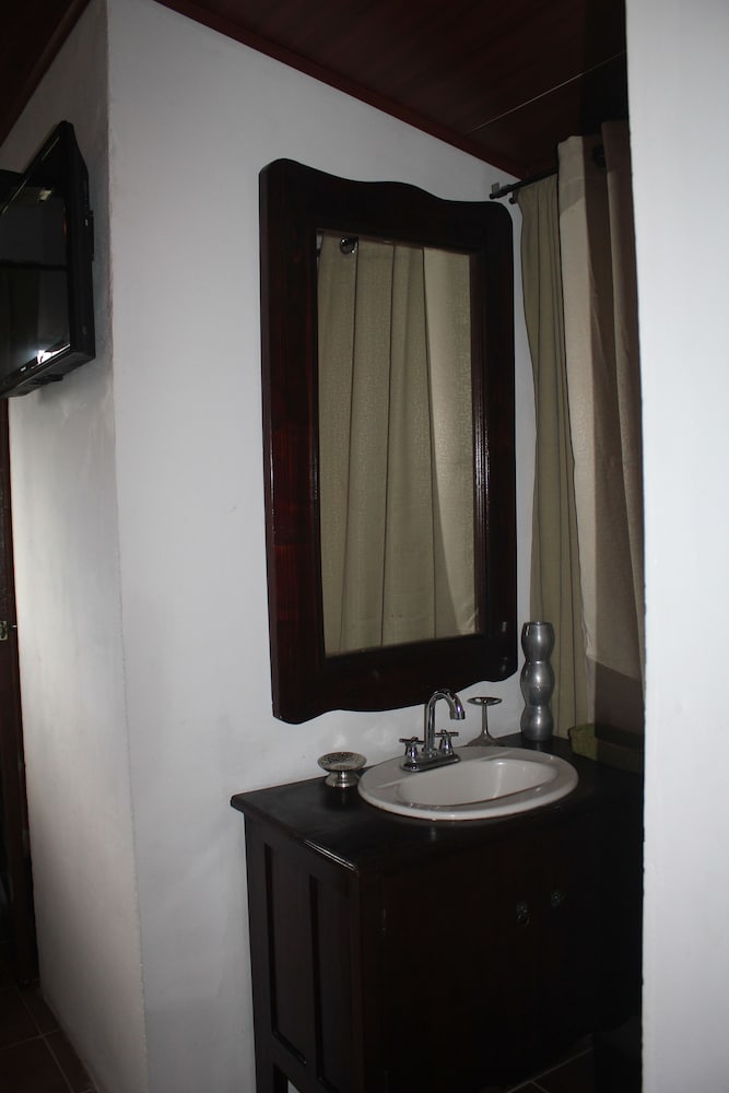 Basic Room, Multiple Beds (Room 2/3) photo 2