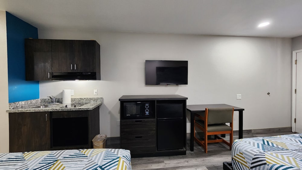Room, 2 Queen Beds, Non Smoking, Kitchenette - Photo 8