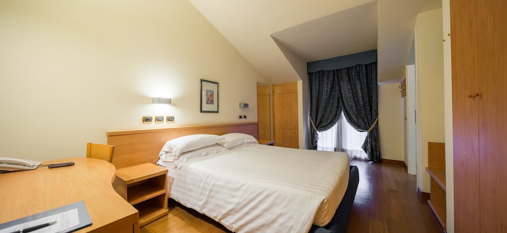 Double or Twin Room - Photo 1