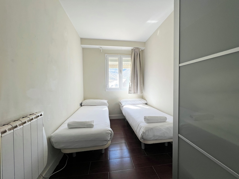 Basic Apartment photo 3