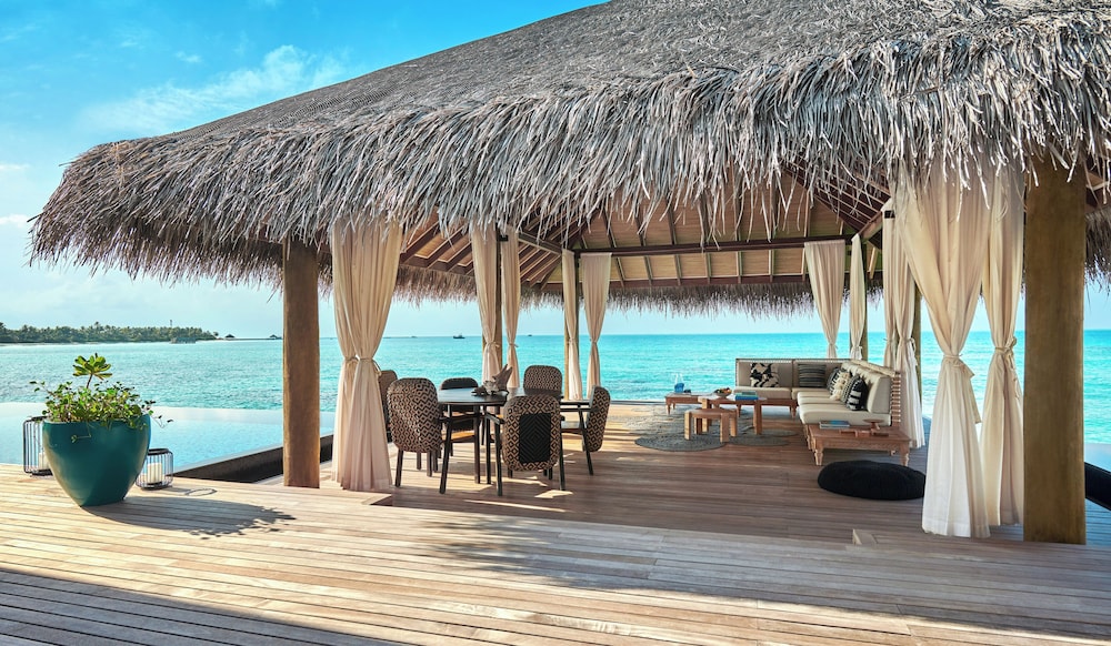 Three Bedroom Sunset Water Villa with Private Pool photo 2