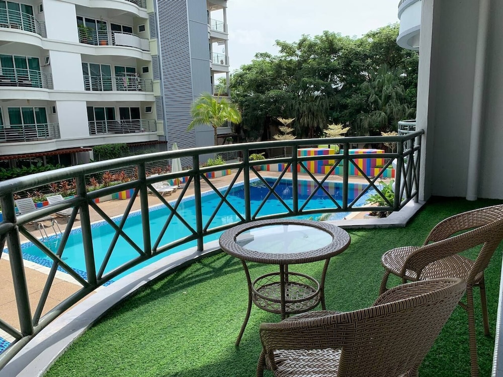 Deluxe Apartment, 2 Bedrooms, Pool View photo 2