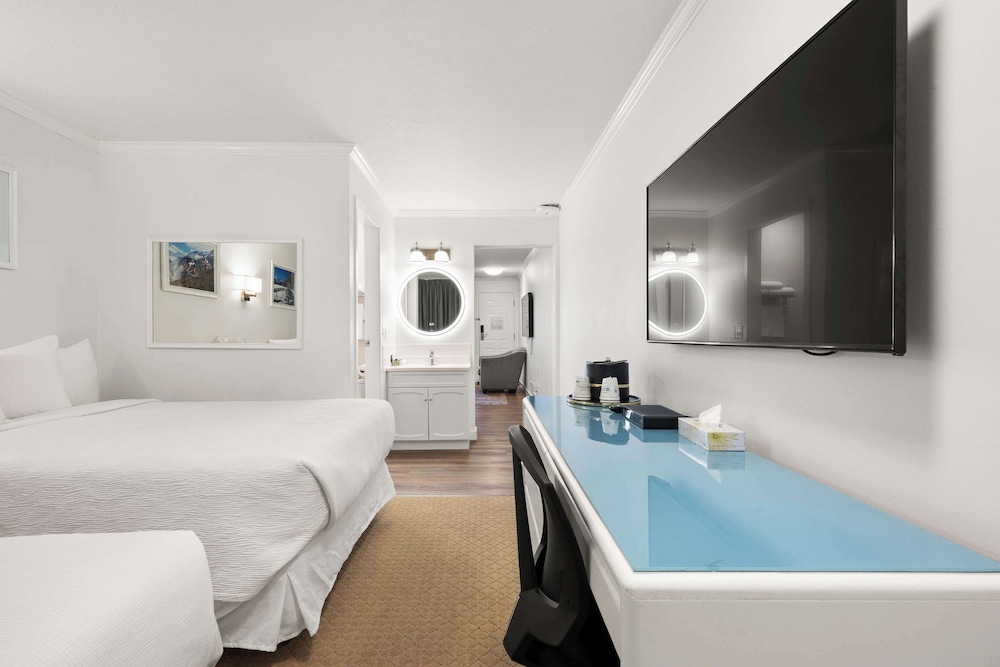 Suite, 2 Queen Beds, Non Smoking, Kitchenette (Living Room) - Photo 1