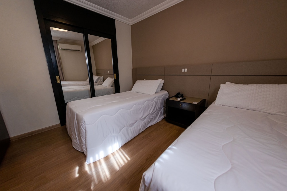 Premium Twin Room - Photo 2