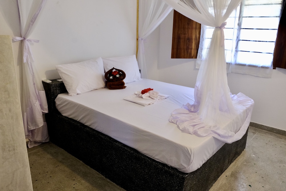 Family Apartment, 2 Bedrooms, Poolside photo 1