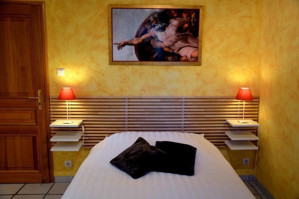 Classic Double Room, Non Smoking (Coquelicot) photo 1
