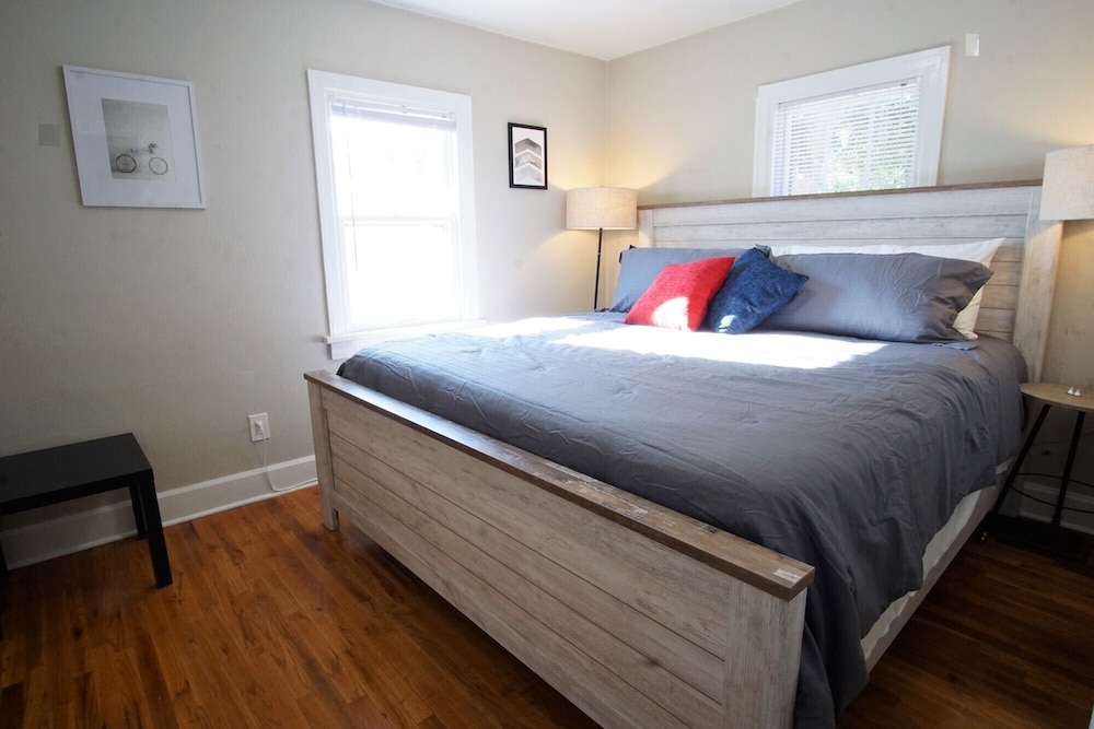 Apartment, Multiple Beds, Kitchen, Garden View (915 23rd St - Upper) photo 1