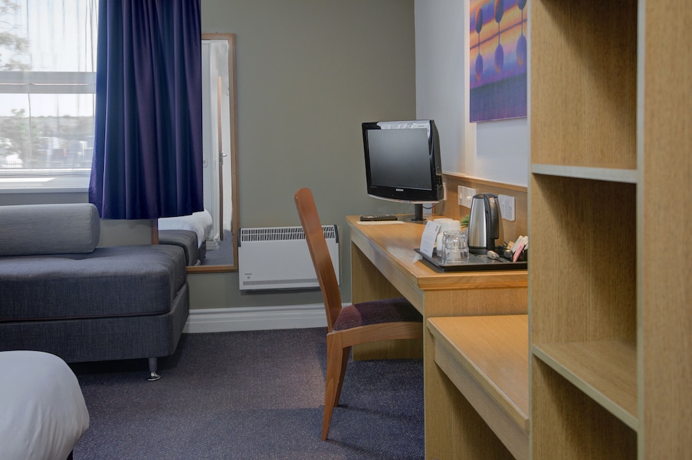 Standard Room, 1 Double Bed, Accessible, Bathtub - Photo 4