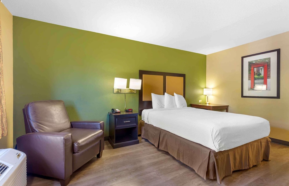Studio, 1 Queen Bed, Accessible, Non Smoking photo 1