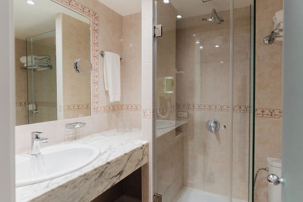 Family Suite (2Adults+1child) photo 3