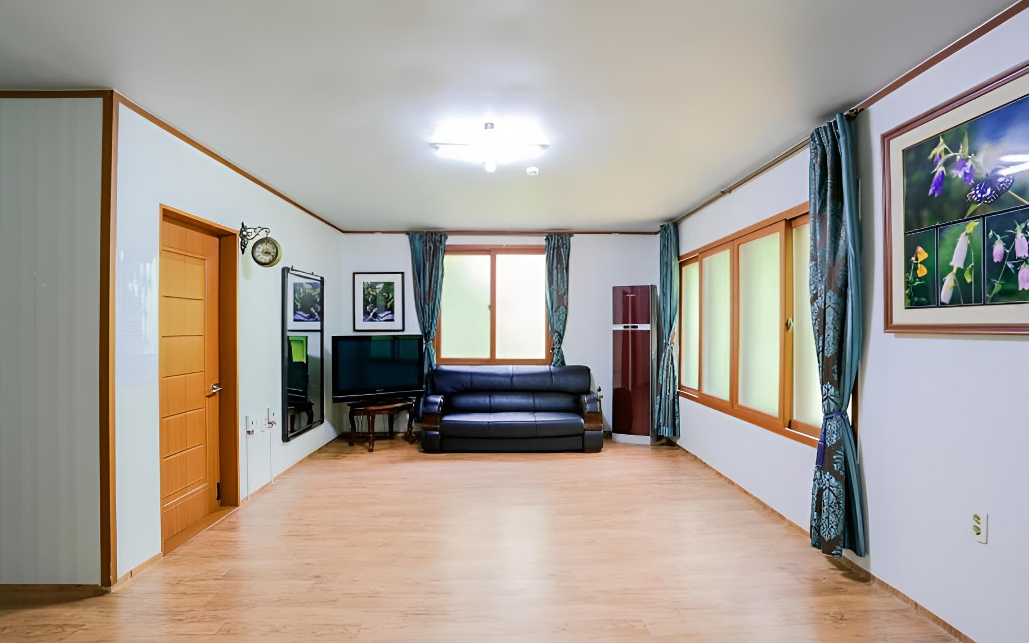 Room (Sun Room) photo 2