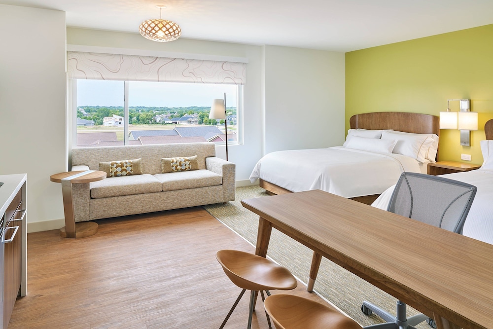 Studio, 2 Queen Beds (Mobility/Hearing Access, Roll-in Shwr)