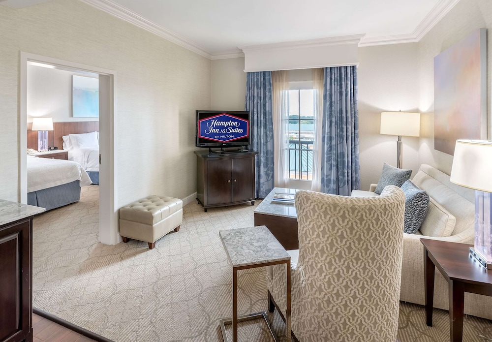 2 Queen 1 Bedroom Suite Non Smoking - Photo 1