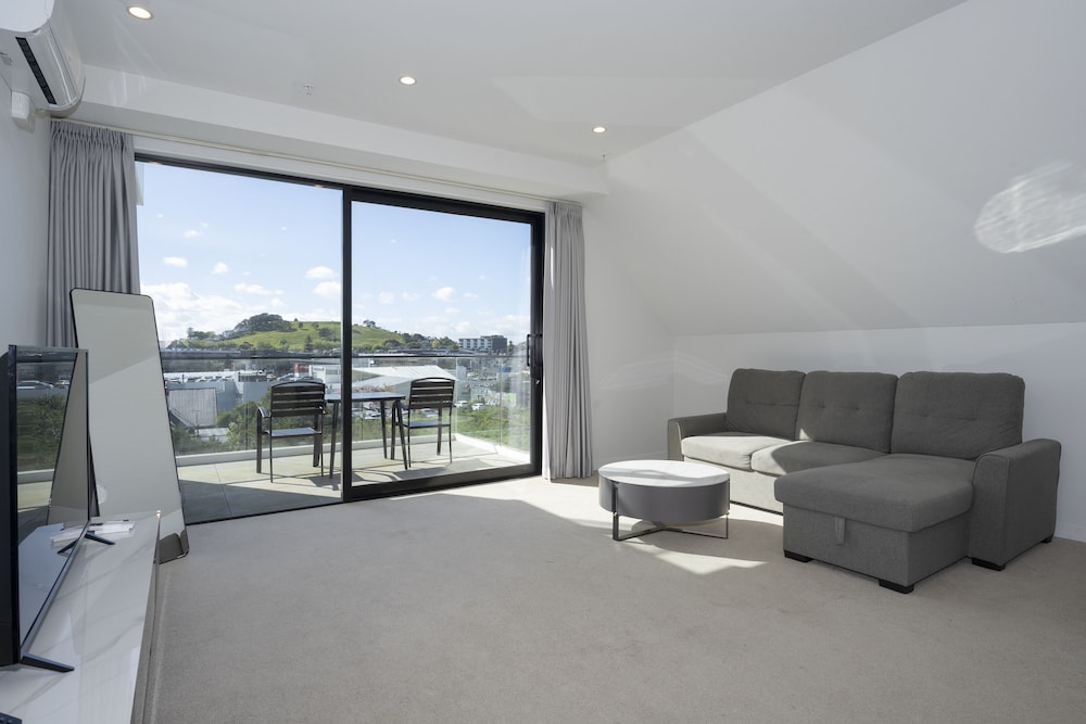 Premier One Bedrooms Suite with a free secure parking photo 1