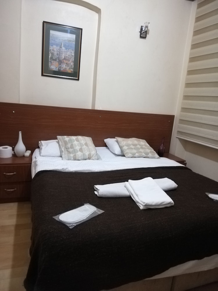 Economy Double Room photo 2