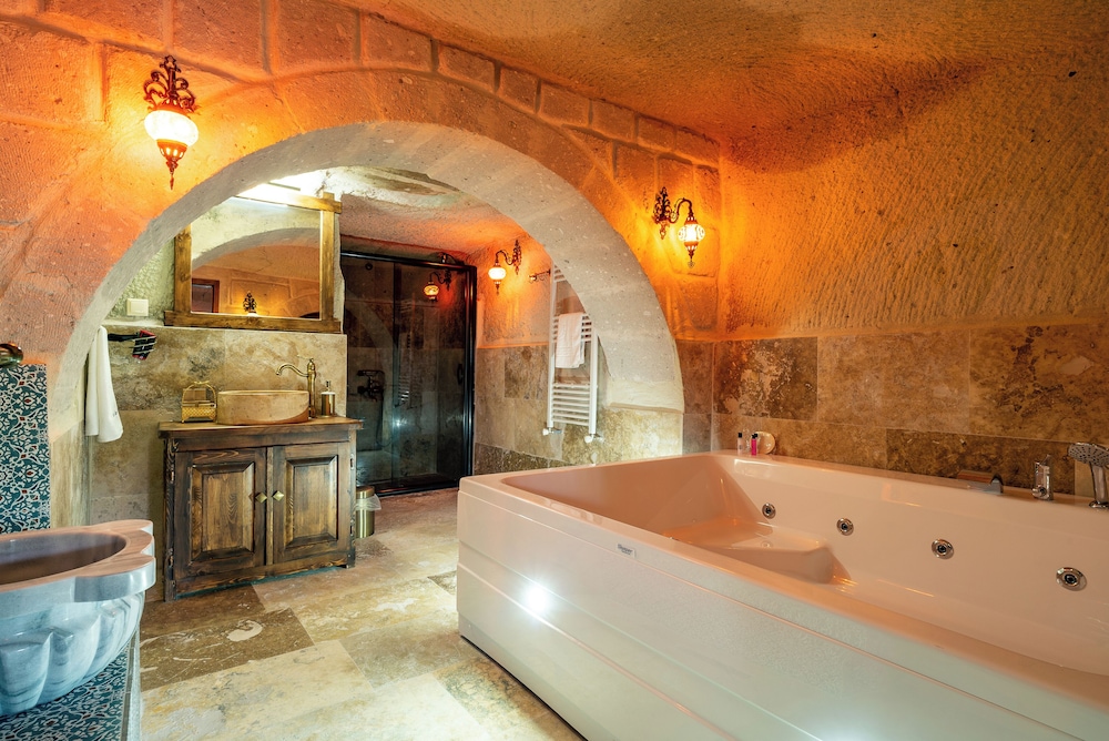 Erva Hammam Jacuzzi Cave Suite photo 3