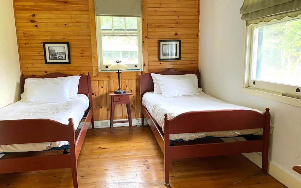 Lakeside Cottage photo 1