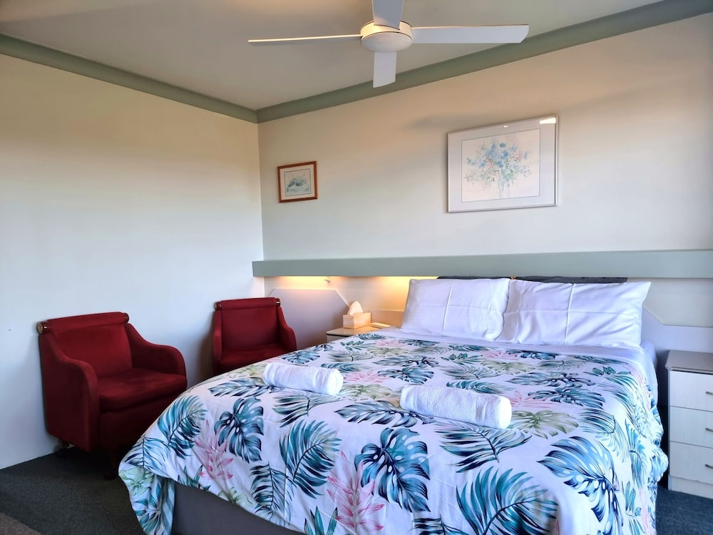 Ocean View - Queen Bed - No Stairs photo 1