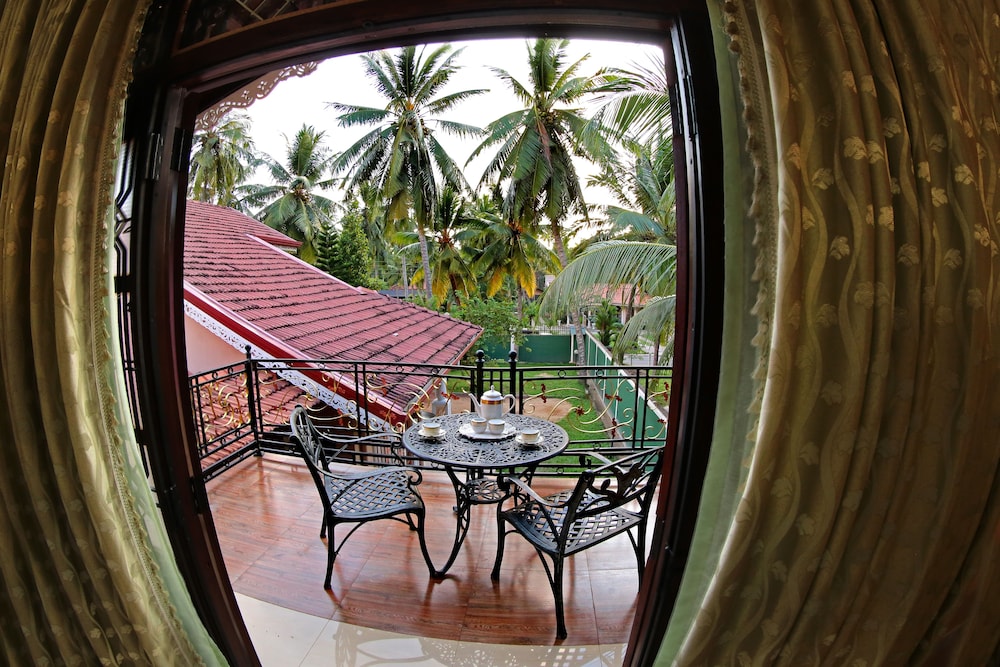 Double Room With Free Break Fast & Airport Transfer photo 2