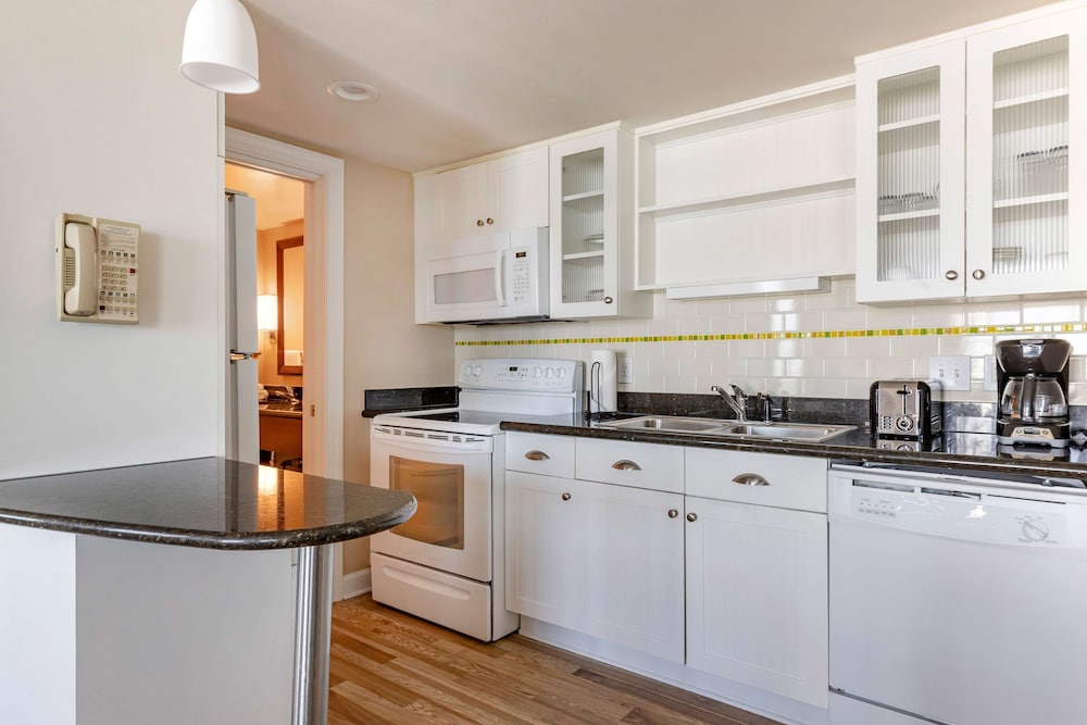Suite, 1 Bedroom - Photo 9
