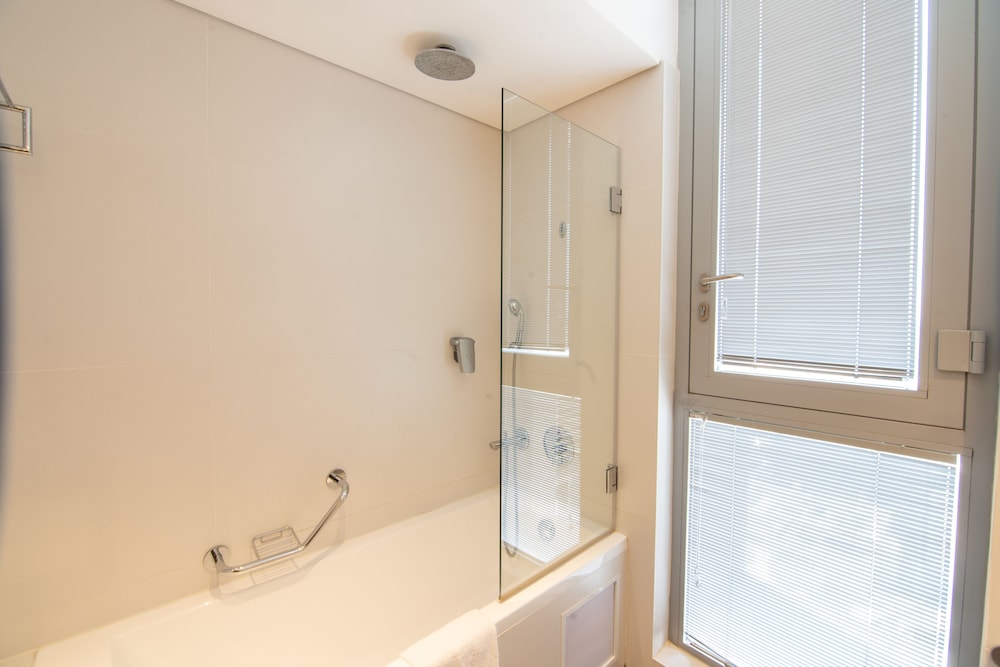 Executive Room, 2 Twin Beds, Jetted Tub, City View - Photo 4